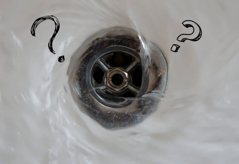 fond évier avec écoulement d'eau